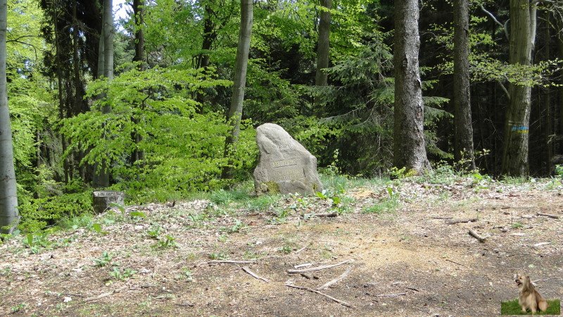 Ritterstein Nr. 044-4a Am Tisch - Alte Geraide-Gerichtsstätte.JPG - Ritterstein Nr.44 Am Tisch - Alte Geraide-Gerichtsstätte